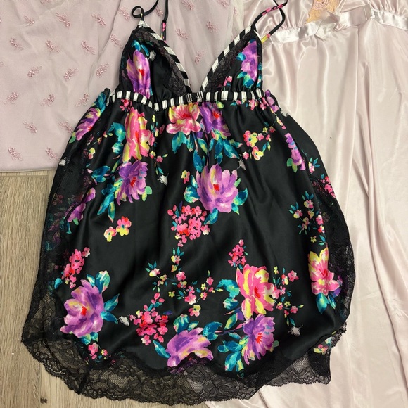 Lingerie Intimates Set - Victoria Secret - Picture 5 of 10